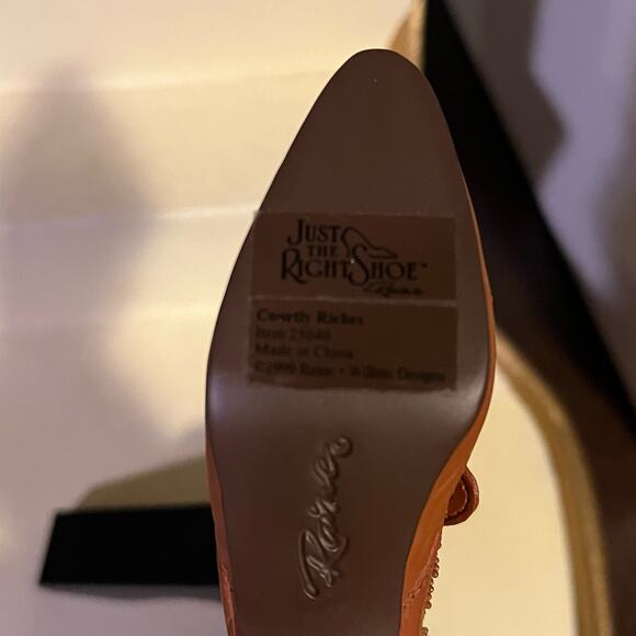 Just the Right Shoe Courtly Riches - Picture 12 of 13